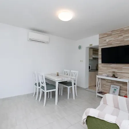 House Zeljko בית נופש Kampor