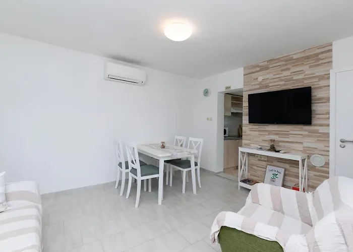 House Zeljko Дом отдыха Кампор