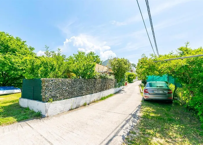 House Zeljko Кампор