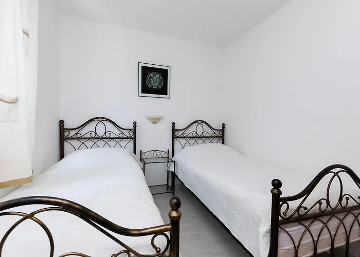 House Zeljko Дом отдыха Кампор